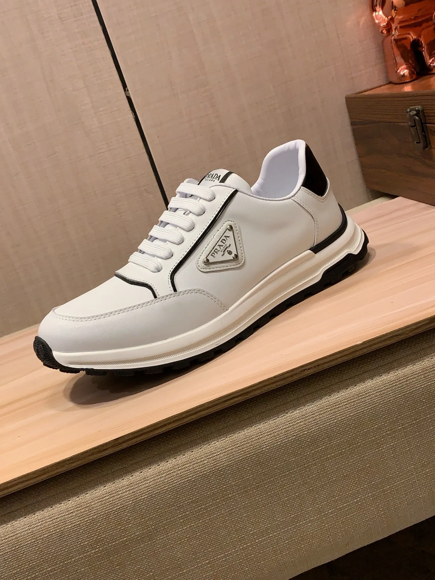Men's Men's Shoes💰420💰💰🎩🎩[Lightning][Lightning] "PRADA*" The latest and most popular casual shoes, top brand [seduce] luxury~purchase, top~quality. [Strong] The upper is made of imported breathable cowhide with material ➕ breathable sheepskin feet (•) and fine workmanship. The original stylish and stylish soft rubber wear-resistant and non-slip outsole is light and comfortable on the feet. The real thing looks better when photographed. 122: code: 38-44, 2️⃣ colors selected